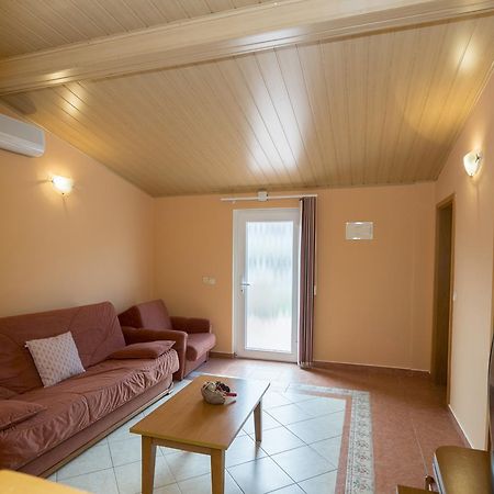Apartments Kori Funtana Eksteriør bilde