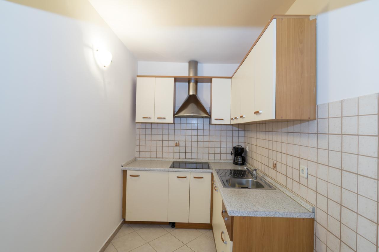 Apartments Kori Funtana Eksteriør bilde